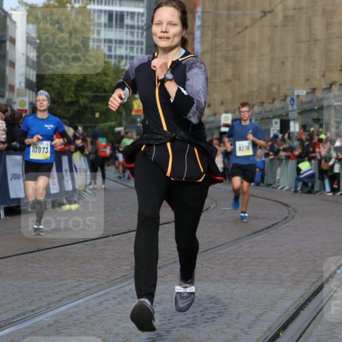 05.10.2025 - 20. swb-Marathon Bremen Strokosch-Dieckow http://msf.ph/oto/9225895 05.10.2025 10:48:57 Ziel 9216, 9255, 9317, 9583, 10733, 10877, 10973, 11248 meine-sportfotos.de