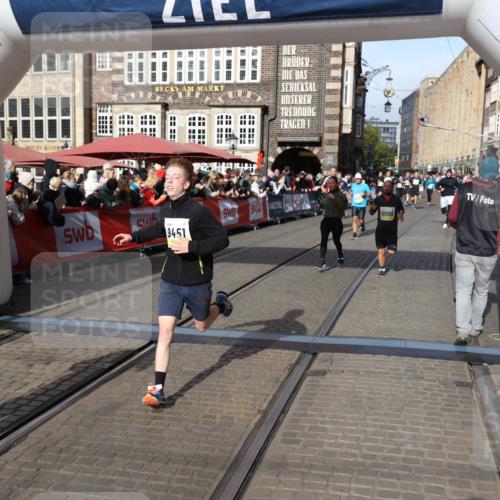 05.10.2025 - 20. swb-Marathon Bremen Yannick Fuchs http://msf.ph/oto/9225903 05.10.2025 10:57:08 Ziel 9451, 9797, 9937, 10069, 10105, 10397, 10867, 11168, 11435 meine-sportfotos.de