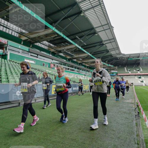 05.10.2025 - 20. swb-Marathon Bremen Michael Burmester http://msf.ph/oto/9225904 05.10.2025 10:42:09 Laufen im Stadion 7069, 8533, 8865, 9212, 9519, 9632, 9648, 9649, 9798, 9815, 9836, 9837, 9907, 9945, 9972, 9982, 9999, 10031, 10082, 10087, 10125, 10129, 10132, 10134, 10148, 10189, 10214, 10223, 10239, 10248, 10264, 10333, 10365, 10366, 10415, 10499, 10522, 10684, 10706, 10722, 10815, 10824, 10937, 10943, 10998, 11037, 11056, 11097, 11126, 11142, 11172, 11206, 11232, 11379, 11395, 11405, 11437, 11473, 11584, 11634, 9274, 9357, 11261 meine-sportfotos.de