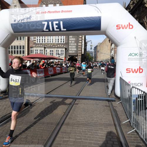 05.10.2025 - 20. swb-Marathon Bremen Yannick Fuchs http://msf.ph/oto/9225908 05.10.2025 10:57:08 Ziel 9451, 9797, 9937, 10069, 10105, 10397, 10867, 11168, 11435 meine-sportfotos.de