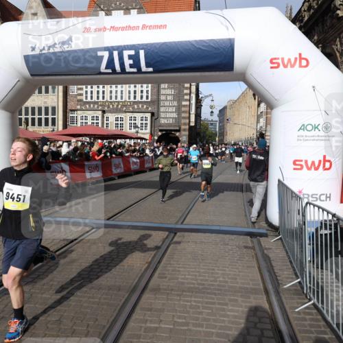 05.10.2025 - 20. swb-Marathon Bremen Yannick Fuchs http://msf.ph/oto/9225915 05.10.2025 10:57:08 Ziel 9451, 9797, 9937, 10069, 10105, 10397, 10867, 11168, 11435 meine-sportfotos.de