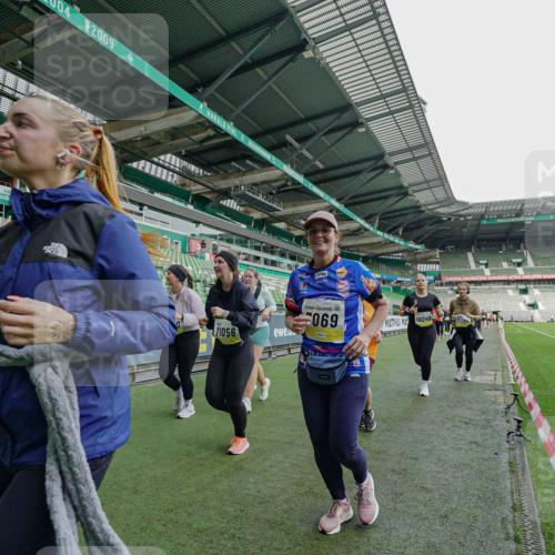 05.10.2025 - 20. swb-Marathon Bremen Michael Burmester http://msf.ph/oto/9225918 05.10.2025 10:42:12 Laufen im Stadion 7069, 8533, 8865, 9212, 9276, 9519, 9632, 9648, 9649, 9798, 9815, 9836, 9837, 9907, 9945, 9972, 9982, 9999, 10031, 10082, 10087, 10125, 10129, 10132, 10134, 10148, 10189, 10214, 10223, 10239, 10248, 10264, 10333, 10365, 10366, 10415, 10499, 10522, 10684, 10706, 10722, 10815, 10824, 10937, 10943, 10998, 11037, 11056, 11097, 11126, 11142, 11172, 11206, 11232, 11379, 11395, 11405, 11437, 11473, 11584, 11634, 9274, 9357, 11261 meine-sportfotos.de