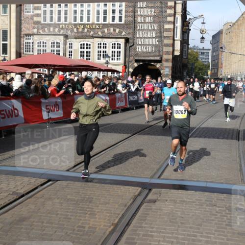 05.10.2025 - 20. swb-Marathon Bremen Yannick Fuchs http://msf.ph/oto/9225944 05.10.2025 10:57:09 Ziel 9451, 9797, 9937, 10069, 10105, 10867, 11168, 11435, 11566 meine-sportfotos.de
