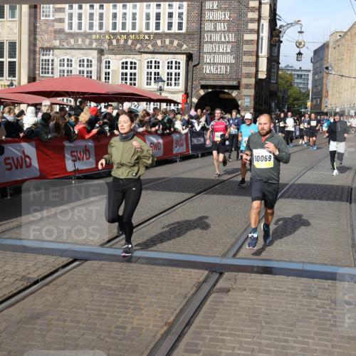 05.10.2025 - 20. swb-Marathon Bremen Yannick Fuchs http://msf.ph/oto/9225947 05.10.2025 10:57:09 Ziel 9451, 9797, 9937, 10069, 10105, 10867, 11168, 11435, 11566 meine-sportfotos.de