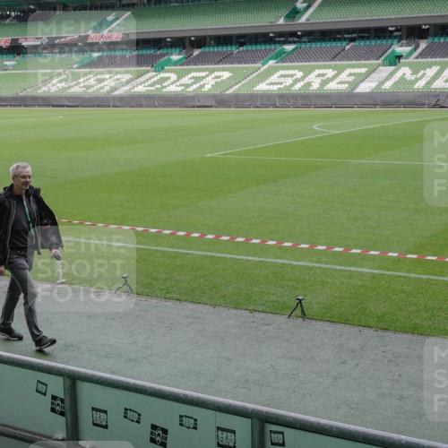 05.10.2025 - 20. swb-Marathon Bremen Michael Burmester http://msf.ph/oto/9225949 05.10.2025 09:55:16 Laufen im Stadion  meine-sportfotos.de