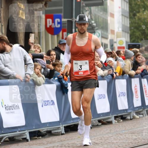 05.10.2025 - 20. swb-Marathon Bremen Strokosch-Dieckow http://msf.ph/oto/9225957 05.10.2025 12:20:41 Ziel 3 meine-sportfotos.de
