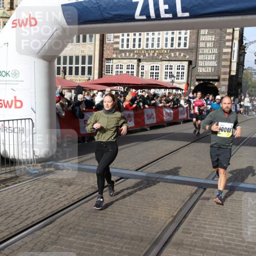 05.10.2025 - 20. swb-Marathon Bremen Yannick Fuchs http://msf.ph/oto/9225958 05.10.2025 10:57:09 Ziel 9451, 9797, 9937, 10069, 10105, 10867, 11168, 11435, 11566 meine-sportfotos.de