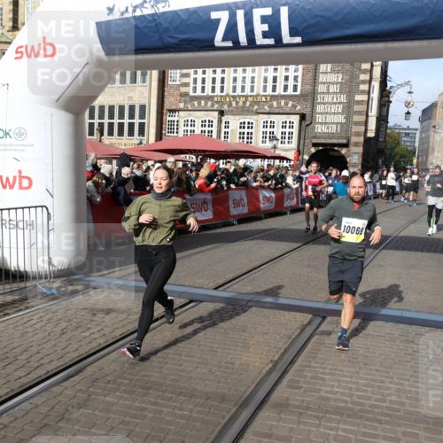 05.10.2025 - 20. swb-Marathon Bremen Yannick Fuchs http://msf.ph/oto/9225965 05.10.2025 10:57:09 Ziel 9451, 9797, 9937, 10069, 10105, 10867, 11168, 11435, 11566 meine-sportfotos.de
