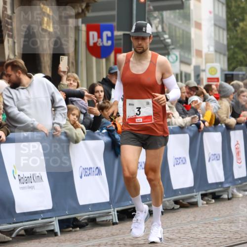 05.10.2025 - 20. swb-Marathon Bremen Strokosch-Dieckow http://msf.ph/oto/9225974 05.10.2025 12:20:41 Ziel 3 meine-sportfotos.de
