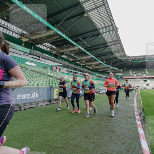 05.10.2025 - 20. swb-Marathon Bremen Michael Burmester http://msf.ph/oto/9225977 05.10.2025 10:42:39 Laufen im Stadion 7069, 8225, 8865, 9212, 9276, 9288, 9410, 9476, 9481, 9519, 9557, 9648, 9664, 9680, 9726, 9734, 9760, 9798, 9806, 9815, 9826, 9945, 9972, 9999, 10031, 10074, 10082, 10087, 10239, 10245, 10248, 10264, 10365, 10366, 10396, 10412, 10415, 10417, 10463, 10499, 10684, 10824, 10860, 10861, 10943, 11030, 11073, 11112, 11126, 11142, 11170, 11172, 11206, 11395, 11584, 11634, 8533, 9632, 9836, 9837, 9982, 10125, 10148, 10214, 10333, 10706, 10937, 10998 meine-sportfotos.de