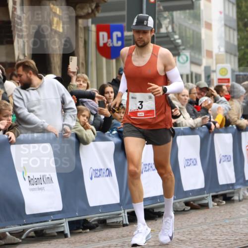 05.10.2025 - 20. swb-Marathon Bremen Strokosch-Dieckow http://msf.ph/oto/9225990 05.10.2025 12:20:41 Ziel 3 meine-sportfotos.de