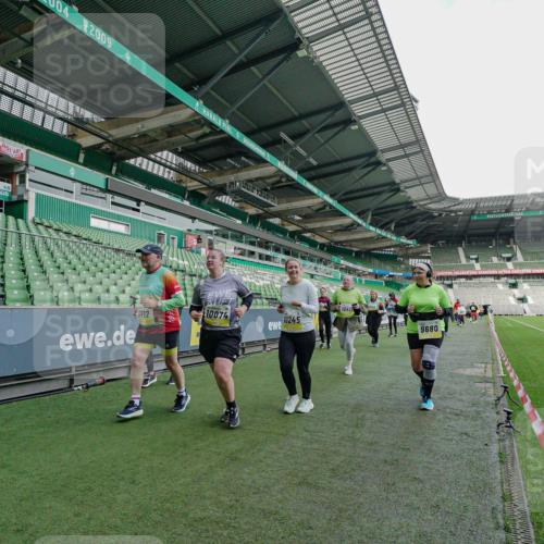 05.10.2025 - 20. swb-Marathon Bremen Michael Burmester http://msf.ph/oto/9225995 05.10.2025 10:42:53 Laufen im Stadion 8225, 9185, 9212, 9276, 9288, 9410, 9476, 9481, 9493, 9526, 9557, 9648, 9664, 9675, 9680, 9726, 9731, 9732, 9734, 9736, 9760, 9784, 9806, 9822, 9823, 9826, 9861, 9912, 9945, 9972, 9999, 10074, 10146, 10239, 10245, 10264, 10316, 10365, 10366, 10396, 10412, 10415, 10417, 10433, 10463, 10684, 10824, 10860, 10861, 10962, 10969, 11030, 11073, 11083, 11112, 11126, 11142, 11157, 11161, 11170, 11172, 11206, 11215, 11240, 11242, 11404, 9519 meine-sportfotos.de