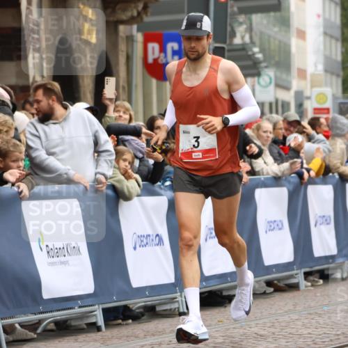 05.10.2025 - 20. swb-Marathon Bremen Strokosch-Dieckow http://msf.ph/oto/9226005 05.10.2025 12:20:41 Ziel 3 meine-sportfotos.de