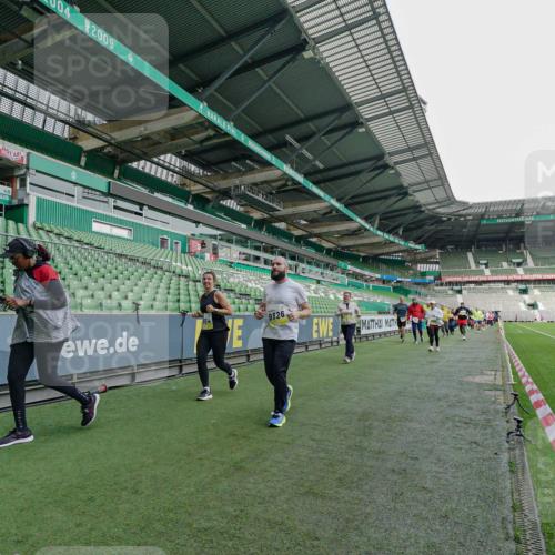 05.10.2025 - 20. swb-Marathon Bremen Michael Burmester http://msf.ph/oto/9226012 05.10.2025 10:43:00 Laufen im Stadion 8225, 9185, 9212, 9276, 9288, 9410, 9476, 9481, 9493, 9526, 9557, 9664, 9675, 9680, 9726, 9731, 9732, 9734, 9736, 9760, 9784, 9806, 9822, 9823, 9826, 9848, 9861, 9867, 9912, 9945, 9972, 9999, 10074, 10146, 10245, 10315, 10316, 10365, 10366, 10396, 10412, 10415, 10417, 10433, 10463, 10596, 10684, 10849, 10860, 10861, 10962, 10969, 11030, 11073, 11083, 11112, 11126, 11157, 11161, 11170, 11172, 11215, 11240, 11242, 11285, 11331, 11404, 11536, 9519, 9648 meine-sportfotos.de