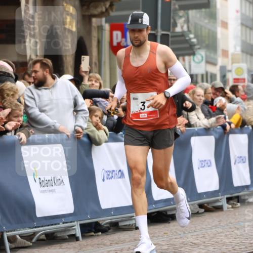 05.10.2025 - 20. swb-Marathon Bremen Strokosch-Dieckow http://msf.ph/oto/9226014 05.10.2025 12:20:41 Ziel 3 meine-sportfotos.de