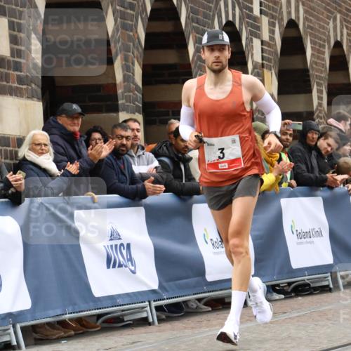 05.10.2025 - 20. swb-Marathon Bremen Strokosch-Dieckow http://msf.ph/oto/9226032 05.10.2025 12:20:42 Ziel 3 meine-sportfotos.de
