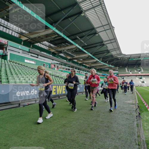 05.10.2025 - 20. swb-Marathon Bremen Michael Burmester http://msf.ph/oto/9226039 05.10.2025 10:43:20 Laufen im Stadion 9185, 9288, 9380, 9476, 9493, 9526, 9561, 9664, 9675, 9726, 9731, 9732, 9734, 9736, 9760, 9784, 9806, 9822, 9823, 9826, 9848, 9861, 9867, 9895, 9912, 10074, 10146, 10183, 10245, 10288, 10315, 10316, 10399, 10412, 10433, 10435, 10491, 10512, 10515, 10552, 10596, 10849, 10861, 10962, 10969, 11030, 11073, 11083, 11113, 11157, 11161, 11170, 11215, 11240, 11242, 11285, 11331, 11404, 11536, 8225, 9212, 9276, 9481, 9945, 9972 meine-sportfotos.de