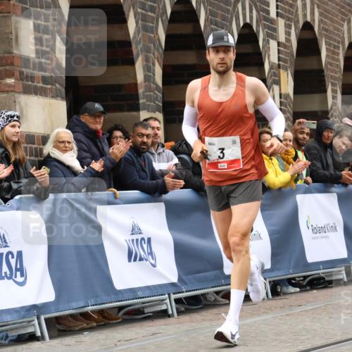 05.10.2025 - 20. swb-Marathon Bremen Strokosch-Dieckow http://msf.ph/oto/9226048 05.10.2025 12:20:43 Ziel 3 meine-sportfotos.de