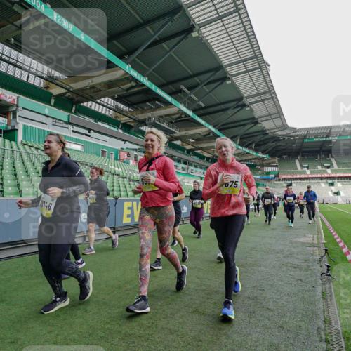 05.10.2025 - 20. swb-Marathon Bremen Michael Burmester http://msf.ph/oto/9226049 05.10.2025 10:43:21 Laufen im Stadion 9185, 9288, 9380, 9476, 9493, 9526, 9561, 9664, 9675, 9726, 9731, 9732, 9734, 9736, 9760, 9784, 9806, 9822, 9823, 9826, 9848, 9861, 9867, 9895, 9912, 10074, 10146, 10183, 10288, 10315, 10316, 10320, 10399, 10433, 10435, 10491, 10512, 10515, 10552, 10596, 10849, 10861, 10962, 10969, 11030, 11073, 11083, 11113, 11157, 11161, 11170, 11215, 11240, 11242, 11285, 11331, 11404, 11536, 8225, 9212, 9276, 9481, 9945, 9972 meine-sportfotos.de