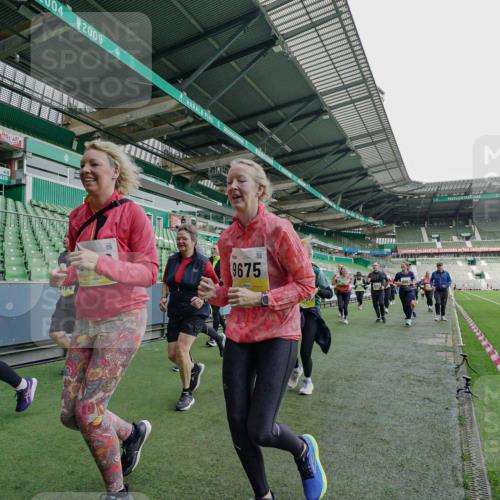 05.10.2025 - 20. swb-Marathon Bremen Michael Burmester http://msf.ph/oto/9226053 05.10.2025 10:43:22 Laufen im Stadion 9185, 9288, 9380, 9476, 9493, 9526, 9561, 9664, 9675, 9726, 9731, 9732, 9734, 9736, 9760, 9784, 9806, 9822, 9823, 9826, 9848, 9861, 9867, 9895, 9912, 10074, 10146, 10183, 10288, 10315, 10316, 10320, 10399, 10433, 10435, 10491, 10512, 10515, 10552, 10596, 10849, 10861, 10962, 10969, 11030, 11073, 11083, 11113, 11157, 11161, 11170, 11215, 11240, 11242, 11285, 11331, 11404, 11536, 8225, 9212, 9276, 9481, 9945, 9972 meine-sportfotos.de