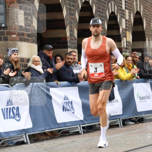 05.10.2025 - 20. swb-Marathon Bremen Strokosch-Dieckow http://msf.ph/oto/9226059 05.10.2025 12:20:43 Ziel 3 meine-sportfotos.de