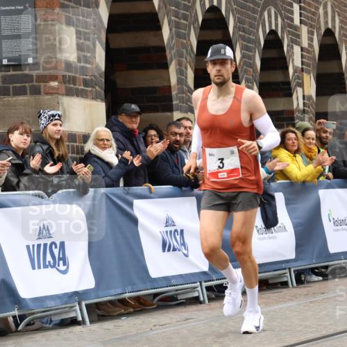 05.10.2025 - 20. swb-Marathon Bremen Strokosch-Dieckow http://msf.ph/oto/9226070 05.10.2025 12:20:43 Ziel 3 meine-sportfotos.de