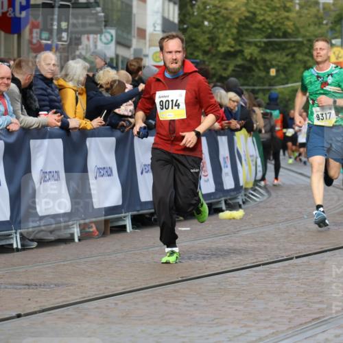 05.10.2025 - 20. swb-Marathon Bremen Strokosch-Dieckow http://msf.ph/oto/9226073 05.10.2025 10:49:03 Ziel 7202, 9014, 9216, 9317, 9556, 10449, 10733, 11673, 11695 meine-sportfotos.de