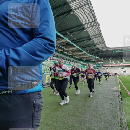 05.10.2025 - 20. swb-Marathon Bremen Michael Burmester http://msf.ph/oto/9226074 05.10.2025 10:43:28 Laufen im Stadion 9185, 9273, 9288, 9380, 9476, 9493, 9526, 9561, 9675, 9726, 9731, 9732, 9736, 9760, 9784, 9806, 9819, 9822, 9823, 9826, 9848, 9861, 9867, 9895, 9911, 9912, 9984, 10036, 10146, 10183, 10288, 10315, 10316, 10320, 10399, 10433, 10435, 10491, 10512, 10515, 10552, 10596, 10831, 10849, 10861, 10962, 10969, 11030, 11073, 11083, 11113, 11157, 11161, 11215, 11240, 11242, 11285, 11331, 11345, 11404, 11536, 11548, 8225, 9212, 9276, 9481 meine-sportfotos.de