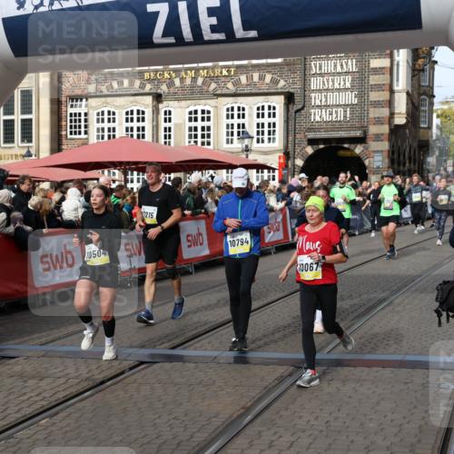 05.10.2025 - 20. swb-Marathon Bremen Yannick Fuchs http://msf.ph/oto/9226076 05.10.2025 11:00:33 Ziel 7215, 9173, 10067, 10071, 10217, 10406, 10492, 10504, 10794, 10930, 11263, 11424, 11619, 11699 meine-sportfotos.de