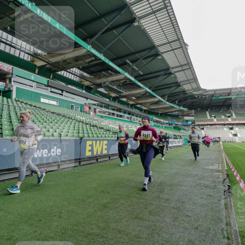 05.10.2025 - 20. swb-Marathon Bremen Michael Burmester http://msf.ph/oto/9226084 05.10.2025 10:43:40 Laufen im Stadion 9011, 9185, 9273, 9380, 9386, 9470, 9493, 9526, 9561, 9675, 9731, 9732, 9736, 9784, 9819, 9822, 9823, 9848, 9861, 9867, 9895, 9911, 9912, 9984, 10036, 10040, 10146, 10183, 10280, 10288, 10315, 10316, 10320, 10399, 10433, 10435, 10448, 10491, 10512, 10515, 10540, 10552, 10574, 10596, 10705, 10707, 10831, 10839, 10849, 10962, 10969, 11027, 11083, 11088, 11113, 11157, 11161, 11191, 11204, 11215, 11240, 11242, 11285, 11331, 11345, 11388, 11404, 11536, 11548 meine-sportfotos.de