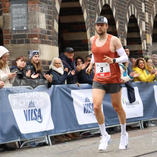 05.10.2025 - 20. swb-Marathon Bremen Strokosch-Dieckow http://msf.ph/oto/9226087 05.10.2025 12:20:43 Ziel 3 meine-sportfotos.de