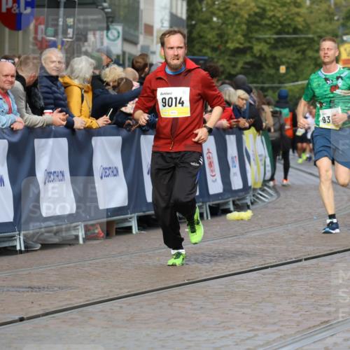 05.10.2025 - 20. swb-Marathon Bremen Strokosch-Dieckow http://msf.ph/oto/9226099 05.10.2025 10:49:03 Ziel 7202, 9014, 9216, 9317, 9556, 10449, 10733, 11673, 11695 meine-sportfotos.de