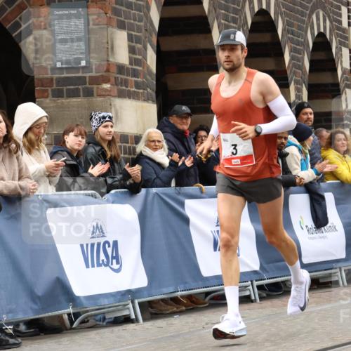 05.10.2025 - 20. swb-Marathon Bremen Strokosch-Dieckow http://msf.ph/oto/9226100 05.10.2025 12:20:43 Ziel 3 meine-sportfotos.de