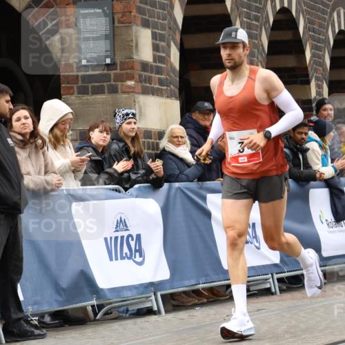05.10.2025 - 20. swb-Marathon Bremen Strokosch-Dieckow http://msf.ph/oto/9226120 05.10.2025 12:20:43 Ziel 3 meine-sportfotos.de