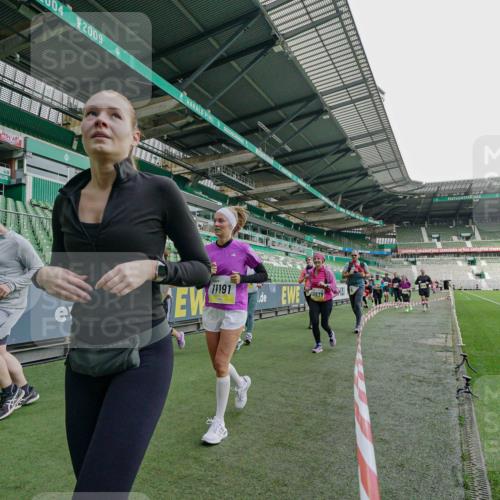 05.10.2025 - 20. swb-Marathon Bremen Michael Burmester http://msf.ph/oto/9226128 05.10.2025 10:44:10 Laufen im Stadion 7007, 8844, 9011, 9273, 9303, 9373, 9374, 9380, 9386, 9453, 9470, 9479, 9572, 9667, 9724, 9819, 9895, 9911, 9984, 10036, 10040, 10280, 10288, 10320, 10355, 10364, 10440, 10441, 10442, 10448, 10491, 10512, 10540, 10552, 10574, 10665, 10705, 10707, 10831, 10839, 10984, 11027, 11072, 11088, 11135, 11191, 11204, 11252, 11318, 11345, 11381, 11385, 11388, 11448, 11539, 11548, 11560, 11568, 11635, 9561, 9848, 9867, 10183, 10315, 10399, 10433, 10435 meine-sportfotos.de