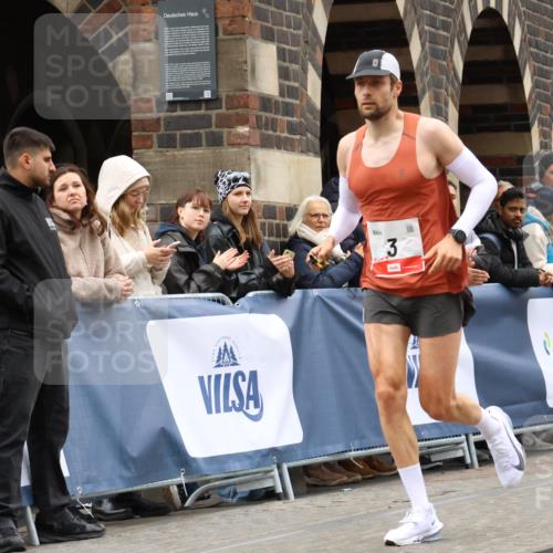 05.10.2025 - 20. swb-Marathon Bremen Strokosch-Dieckow http://msf.ph/oto/9226131 05.10.2025 12:20:43 Ziel 3 meine-sportfotos.de