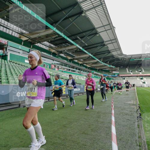 05.10.2025 - 20. swb-Marathon Bremen Michael Burmester http://msf.ph/oto/9226132 05.10.2025 10:44:11 Laufen im Stadion 7007, 8844, 9011, 9273, 9303, 9373, 9374, 9380, 9386, 9453, 9470, 9479, 9572, 9667, 9724, 9819, 9895, 9911, 9984, 10036, 10040, 10273, 10280, 10288, 10320, 10355, 10364, 10440, 10441, 10442, 10448, 10491, 10512, 10540, 10552, 10574, 10665, 10705, 10707, 10831, 10839, 10984, 11027, 11072, 11088, 11135, 11191, 11204, 11252, 11318, 11345, 11381, 11385, 11388, 11448, 11539, 11548, 11560, 11568, 11635, 9561, 9848, 9867, 10183, 10315, 10399, 10435 meine-sportfotos.de