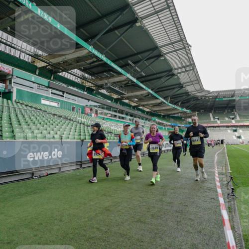 05.10.2025 - 20. swb-Marathon Bremen Michael Burmester http://msf.ph/oto/9226142 05.10.2025 10:44:16 Laufen im Stadion 7007, 8844, 9011, 9012, 9273, 9303, 9373, 9374, 9380, 9386, 9453, 9470, 9479, 9572, 9631, 9667, 9724, 9819, 9895, 9911, 9984, 10036, 10040, 10273, 10280, 10288, 10320, 10355, 10364, 10440, 10441, 10442, 10448, 10491, 10540, 10574, 10665, 10705, 10707, 10831, 10839, 10984, 11027, 11072, 11088, 11135, 11191, 11204, 11252, 11318, 11345, 11381, 11385, 11388, 11448, 11539, 11544, 11548, 11560, 11568, 11635, 9561, 9848, 9867, 10183, 10315, 10399, 10435, 10512, 10552 meine-sportfotos.de