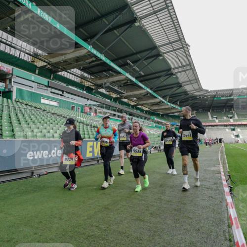 05.10.2025 - 20. swb-Marathon Bremen Michael Burmester http://msf.ph/oto/9226145 05.10.2025 10:44:17 Laufen im Stadion 7007, 8844, 9011, 9012, 9273, 9303, 9373, 9374, 9380, 9386, 9453, 9470, 9479, 9572, 9631, 9667, 9724, 9819, 9895, 9911, 9984, 10036, 10040, 10273, 10280, 10288, 10320, 10355, 10364, 10440, 10441, 10442, 10448, 10540, 10574, 10665, 10705, 10707, 10831, 10839, 10984, 11027, 11072, 11088, 11135, 11191, 11204, 11252, 11318, 11345, 11381, 11385, 11388, 11448, 11539, 11544, 11548, 11560, 11568, 11635, 9380, 9561, 9867, 10183, 10315, 10399, 10435, 10512, 10552 meine-sportfotos.de