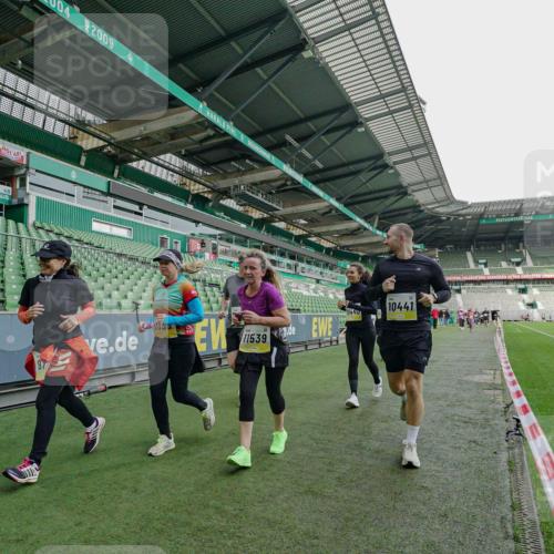 05.10.2025 - 20. swb-Marathon Bremen Michael Burmester http://msf.ph/oto/9226152 05.10.2025 10:44:17 Laufen im Stadion 7007, 8844, 9011, 9012, 9273, 9303, 9373, 9374, 9380, 9386, 9453, 9470, 9479, 9572, 9631, 9667, 9724, 9819, 9895, 9911, 9984, 10036, 10040, 10273, 10280, 10288, 10320, 10355, 10364, 10440, 10441, 10442, 10448, 10540, 10574, 10665, 10705, 10707, 10831, 10839, 10984, 11027, 11072, 11088, 11135, 11191, 11204, 11252, 11318, 11345, 11381, 11385, 11388, 11448, 11539, 11544, 11548, 11560, 11568, 11635, 9380, 9561, 9867, 10183, 10315, 10399, 10435, 10512, 10552 meine-sportfotos.de
