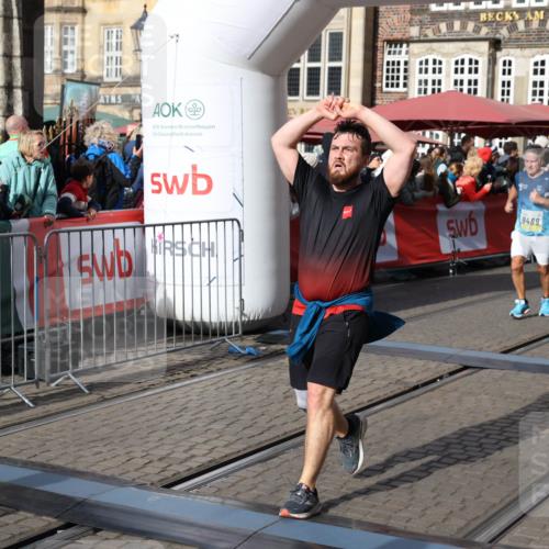 05.10.2025 - 20. swb-Marathon Bremen Yannick Fuchs http://msf.ph/oto/9226153 05.10.2025 10:57:22 Ziel 9231, 9292, 9314, 9450, 9489, 9577, 9947, 10169, 10293, 10545, 10657, 10917, 11015, 11138, 11202, 11434, 11596, 11686 meine-sportfotos.de