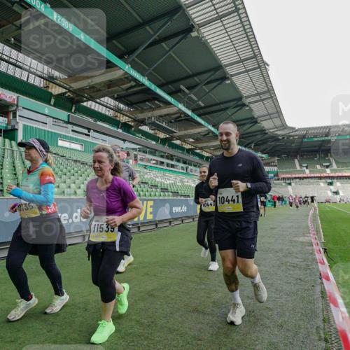 05.10.2025 - 20. swb-Marathon Bremen Michael Burmester http://msf.ph/oto/9226156 05.10.2025 10:44:18 Laufen im Stadion 7007, 8844, 9011, 9012, 9273, 9303, 9373, 9374, 9386, 9453, 9470, 9479, 9572, 9631, 9667, 9724, 9819, 9895, 9911, 9984, 10036, 10040, 10273, 10280, 10288, 10320, 10355, 10364, 10440, 10441, 10442, 10448, 10540, 10574, 10665, 10705, 10707, 10831, 10839, 10984, 11027, 11072, 11088, 11135, 11191, 11204, 11252, 11318, 11345, 11381, 11385, 11388, 11448, 11539, 11544, 11548, 11560, 11568, 11635, 9380, 9561, 10183, 10288, 10399, 10435, 10512, 10552 meine-sportfotos.de