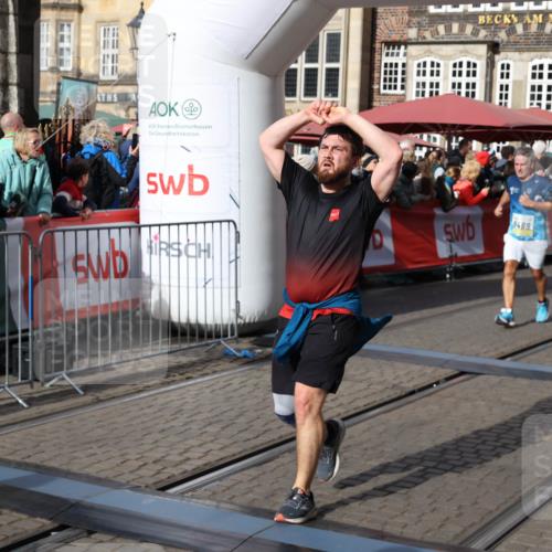 05.10.2025 - 20. swb-Marathon Bremen Yannick Fuchs http://msf.ph/oto/9226157 05.10.2025 10:57:22 Ziel 9231, 9292, 9314, 9450, 9489, 9577, 9947, 10169, 10293, 10545, 10657, 10917, 11015, 11138, 11202, 11434, 11596, 11686 meine-sportfotos.de