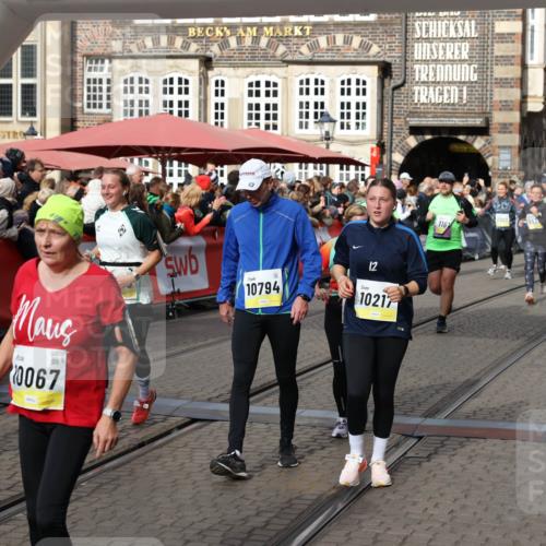 05.10.2025 - 20. swb-Marathon Bremen Yannick Fuchs http://msf.ph/oto/9226160 05.10.2025 11:00:34 Ziel 7215, 9173, 10067, 10071, 10217, 10504, 10794, 10930, 11424, 11595, 11619, 11699 meine-sportfotos.de