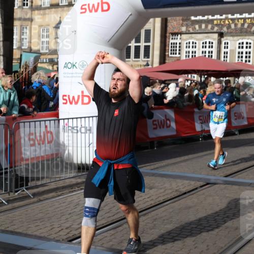 05.10.2025 - 20. swb-Marathon Bremen Yannick Fuchs http://msf.ph/oto/9226161 05.10.2025 10:57:22 Ziel 9231, 9292, 9314, 9450, 9489, 9577, 9947, 10169, 10293, 10545, 10657, 10917, 11015, 11138, 11202, 11434, 11596, 11686 meine-sportfotos.de