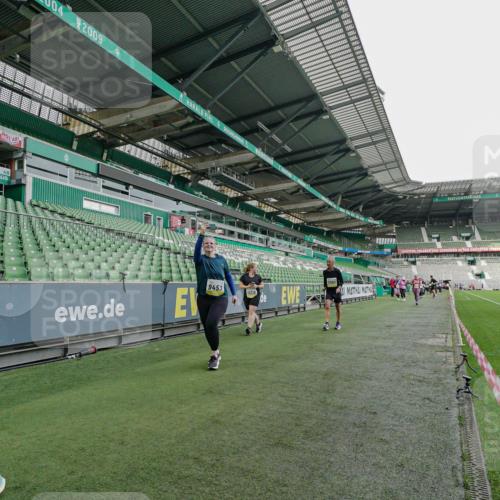 05.10.2025 - 20. swb-Marathon Bremen Michael Burmester http://msf.ph/oto/9226168 05.10.2025 10:44:22 Laufen im Stadion 7007, 8844, 9011, 9012, 9273, 9303, 9373, 9374, 9386, 9453, 9470, 9479, 9572, 9631, 9667, 9724, 9819, 9911, 9984, 10036, 10040, 10273, 10280, 10355, 10364, 10440, 10441, 10442, 10448, 10540, 10574, 10665, 10705, 10707, 10831, 10839, 10984, 11027, 11072, 11088, 11135, 11191, 11204, 11252, 11293, 11318, 11345, 11381, 11385, 11388, 11448, 11539, 11544, 11548, 11560, 11568, 11635, 9380, 9561, 9895, 10183, 10288, 10320, 10399, 10435, 10512, 10552 meine-sportfotos.de