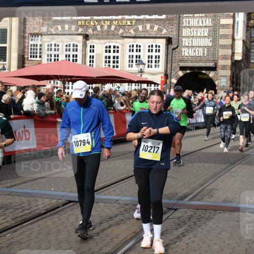 05.10.2025 - 20. swb-Marathon Bremen Yannick Fuchs http://msf.ph/oto/9226172 05.10.2025 11:00:35 Ziel 7215, 9173, 9177, 9531, 10063, 10067, 10071, 10217, 10504, 10794, 10930, 11003, 11534, 11595, 11619, 11699 meine-sportfotos.de