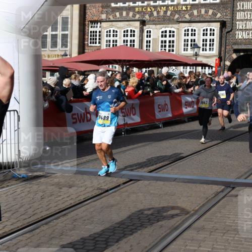 05.10.2025 - 20. swb-Marathon Bremen Yannick Fuchs http://msf.ph/oto/9226181 05.10.2025 10:57:23 Ziel 9292, 9450, 9489, 9577, 9844, 9947, 10169, 10293, 10545, 10657, 10917, 11015, 11138, 11202, 11434, 11596, 11686 meine-sportfotos.de