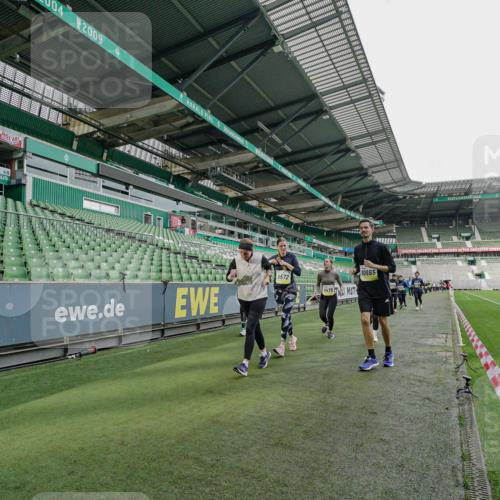 05.10.2025 - 20. swb-Marathon Bremen Michael Burmester http://msf.ph/oto/9226192 05.10.2025 10:44:36 Laufen im Stadion 7007, 8844, 9012, 9264, 9303, 9342, 9373, 9374, 9453, 9479, 9567, 9572, 9631, 9667, 9724, 9767, 9768, 9899, 9970, 10114, 10115, 10190, 10273, 10280, 10339, 10340, 10355, 10364, 10379, 10440, 10441, 10442, 10647, 10665, 10839, 10846, 10984, 11027, 11060, 11072, 11117, 11118, 11135, 11191, 11252, 11293, 11318, 11367, 11378, 11381, 11385, 11407, 11448, 11539, 11544, 11557, 11560, 11568, 11635, 9011, 9273, 9380, 9386, 9470, 9819, 9895, 9911, 9984, 10036, 10288, 10320 meine-sportfotos.de