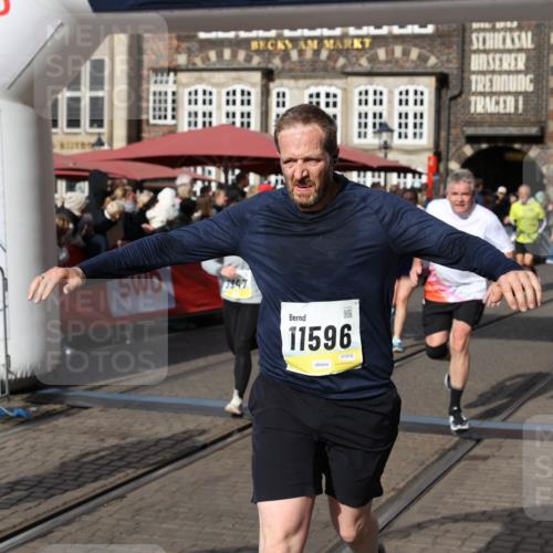 05.10.2025 - 20. swb-Marathon Bremen Yannick Fuchs http://msf.ph/oto/9226207 05.10.2025 10:57:24 Ziel 9260, 9292, 9450, 9489, 9577, 9844, 9947, 10169, 10293, 10545, 10657, 10917, 11015, 11138, 11202, 11434, 11596, 11686 meine-sportfotos.de